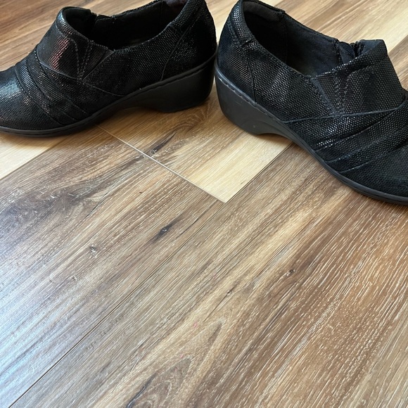 Clarks Women's Loafers Shoes Black Side Zipper Glittery Fabric Soft Cushion - Picture 4 of 8